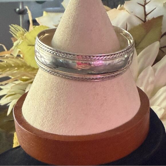 925 Sterling Silver Cuff Bracelet - Picture 1 of 12